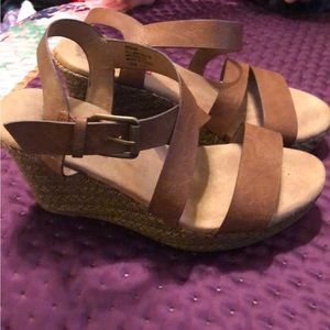 Pretty Wedge Sandals